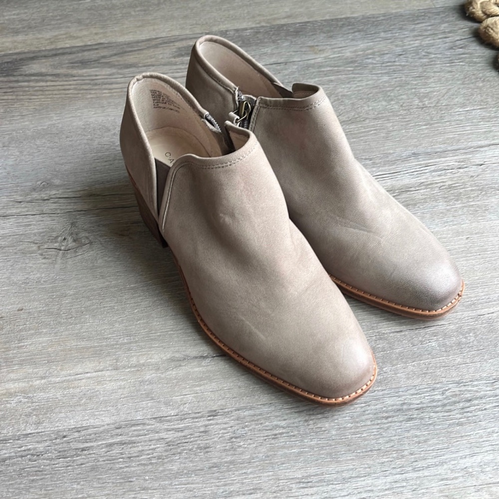 CASLON 8.5 womens taupe Shoes booties